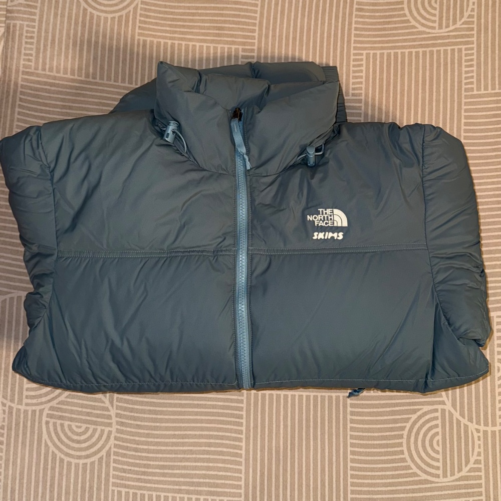 The North Face x SKIMS | 1996 Nupste Jacket - Picture 3 of 5